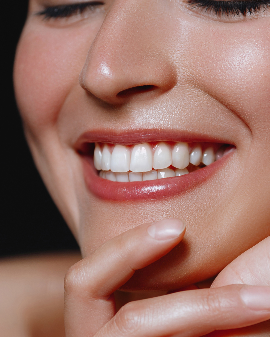 Avantages du blanchiment dentaire en Tunisie avec Trivamed : sourire éclatant, apparence plus jeune et confiance en soi retrouvée