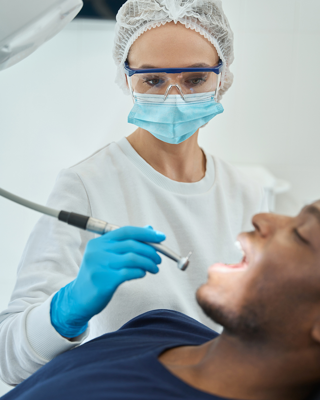 Importance du détartrage dentaire en Tunisie avec Trivamed pour prévenir caries, gingivite, parodontite et préserver la santé bucco-dentaire